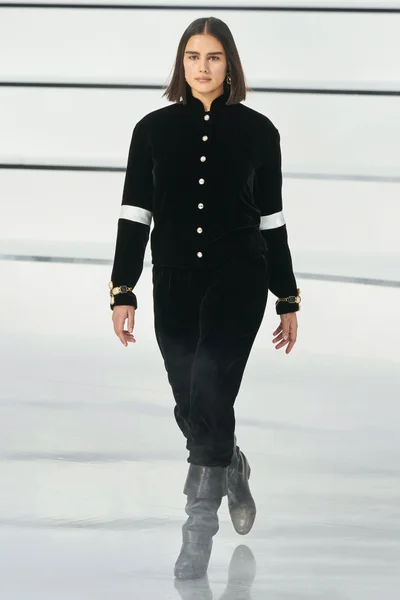 Look 48